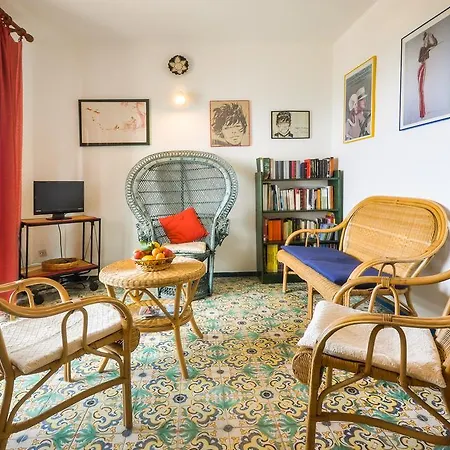 Casa Dels Misteris A Terrace On Sea Apartment